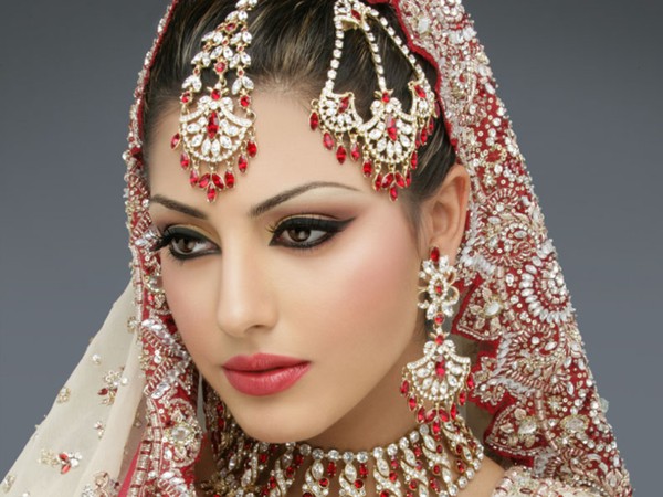 Cách làm đẹp của phụ nữ Ấn Độ