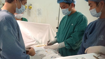 phẫu thuật căng da ngực
