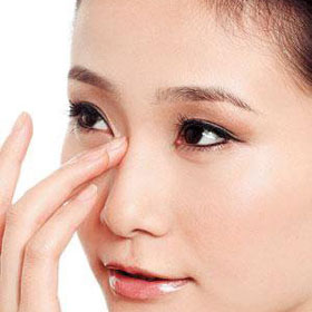 Nâng mũi bọc sụn đau không