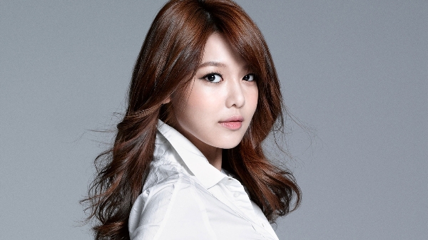 Sooyoung gọt mặt
