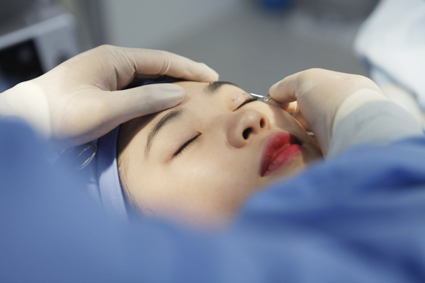 Phẫu thuật thẩm mỹ mắt ở Việt Nam