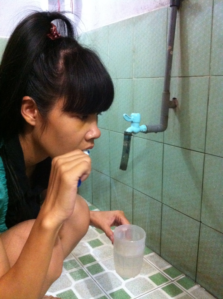 đánh răng 2
