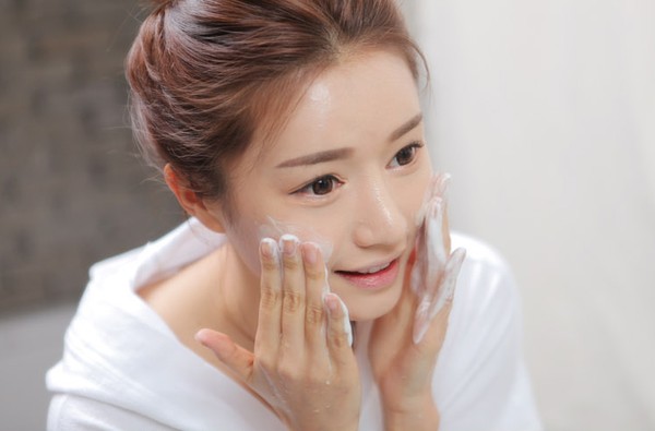 Cách chăm sóc da mặt sau khi lăn kim