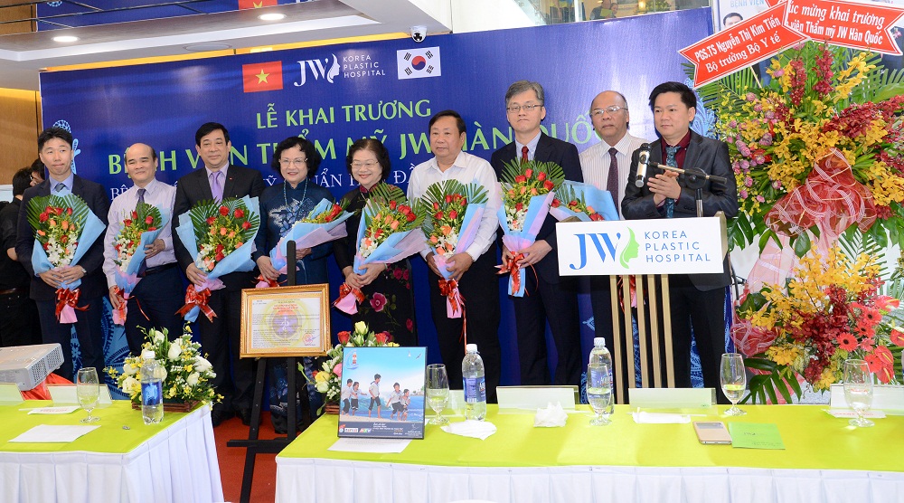 khai-trương-jw-6