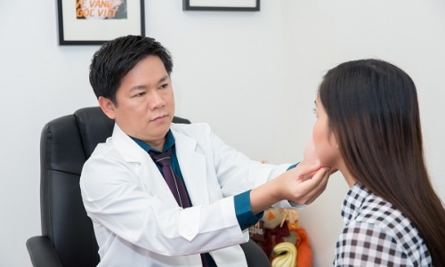phẫu thuật răng vẩu