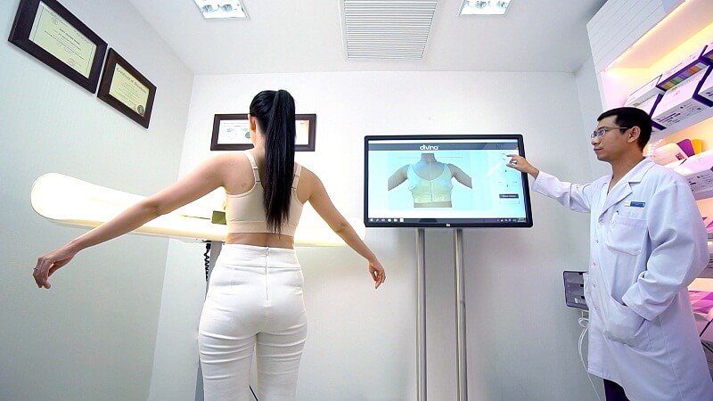 Máy Divina 3D mô phỏng dáng ngực giúp chọn size túi ngực phù hợp