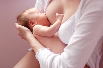 Phụ nữ sau sinh 6 tháng có nên sửa mũi không? Chuyên gia tư vấn