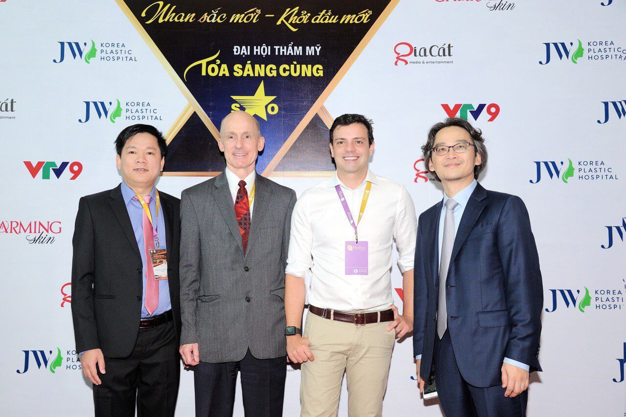 Từ trái qua phải: TS.BS Nguyễn Phan Tú Dung, GS.BS Brian M.Kinney, GS.BS Plaulo Miranda Godoy, TS.BS Jae Yong Jeong