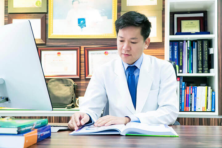 TS.BS Nguyễn Phan Tú Dung – Vị bác sĩ nặng lòng với người khiếm khuyết ngoại hình