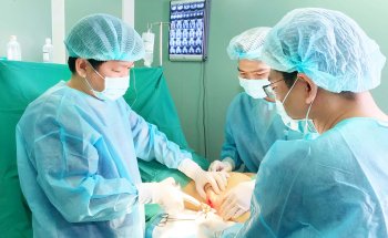 Thử nghiệm filler 150 triệu, cô gái trẻ bị filler ăn mòn da và thúi mông