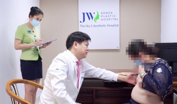Hành trình tìm lại 11 năm tuổi xuân đã mất của người đàn bà mắc ung thư vú