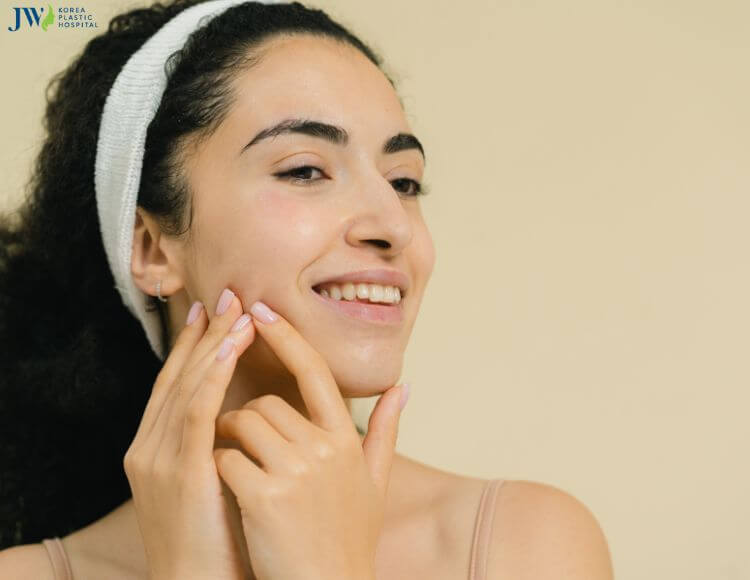 Chăm sóc sau khi căng da mặt bằng chỉ như thế nào? 3