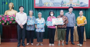 Bác Sĩ Tú Dung trao tặng quỹ hỗ trợ an sinh cho nhiều Trẻ Em Và Phụ Nữ Phường Bến Thành