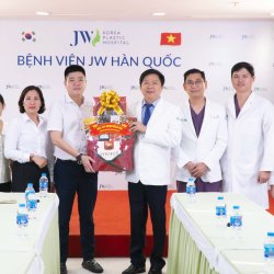 Phó chủ tịch UBND đến thăm chúc mừng Bệnh viện JW ngày Thầy thuốc Việt Nam