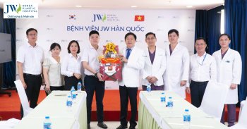 Phó chủ tịch UBND đến thăm chúc mừng Bệnh viện JW ngày Thầy thuốc Việt Nam