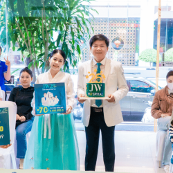 Bệnh viện JW thu hút hàng nghìn khách trong dịp kỷ niệm 25 năm thành lập