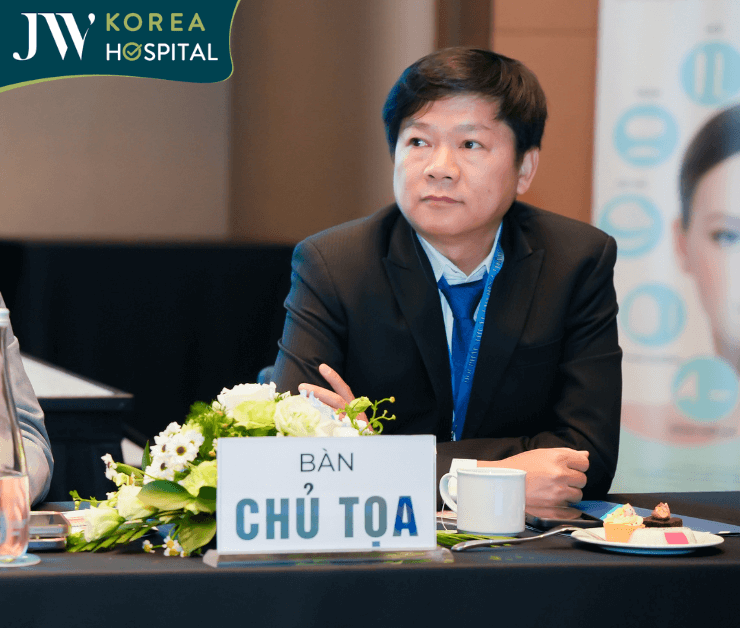 bác sĩ tú dung chủ tọa buổi báo cáo HPASS 2025