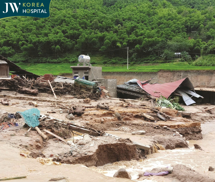 Toàn cảnh tan hoang nhà cửa sau trận mưa lũ miền Trung 