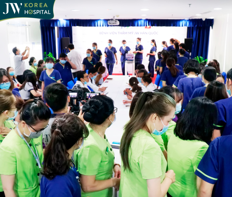 Toàn thể đội ngũ Bệnh viện JW Hàn Quốc hưởng ứng tích cực hoạt động quyên góp giúp bà con miền Trung 