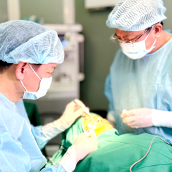 Tường thuật ca mổ khối bướu quỷ giúp cụ bà 100 tuổi hồi sinh hơi thở tại Bệnh viện JW