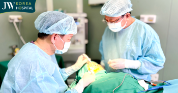 Tường thuật ca mổ khối bướu quỷ giúp cụ bà 100 tuổi hồi sinh hơi thở tại Bệnh viện JW