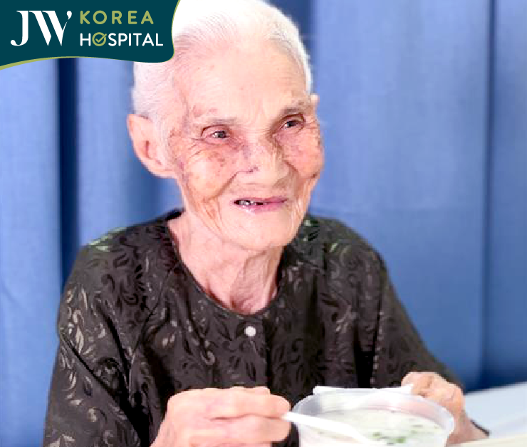 Cụ bà 100 tuổi đã có thể hít thở bình thường, ăn uống dễ dàng sau cắt u mạch máu tại Bệnh viện JW