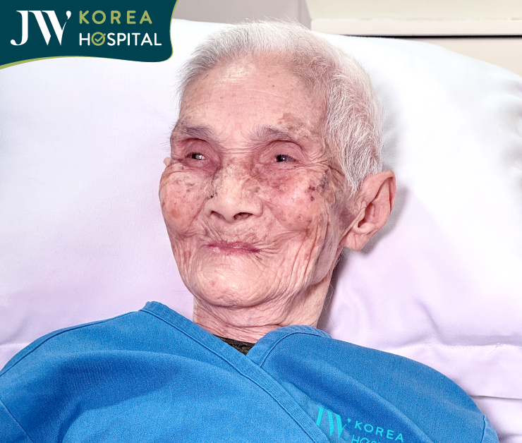 Nụ cười xuất hiện trên gương mặt của cụ Khoan sau 7 ngày cắt bỏ khối u