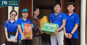 Bác sĩ Tú Dung cởi bỏ blouse trắng trở về miền Trung trao yêu thương sau bão lũ