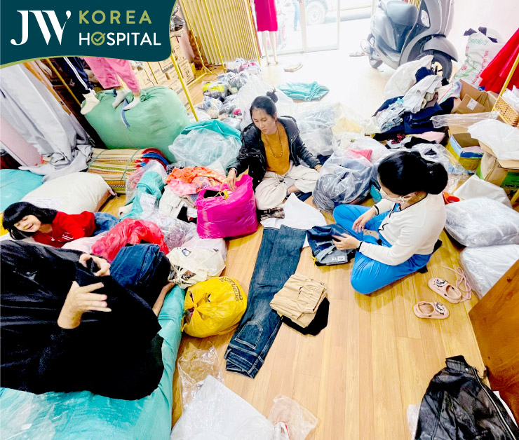 Những bộ quần áo mới được phân loại cho bà con Phú Yên