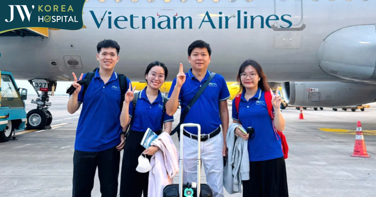 Bác sĩ Tú Dung và đoàn thiện nguyện Bệnh viện JW đã có mặt tại Sân bay Đà Nẵng sẵn sàng đến miền Trung cứu trợ bà con