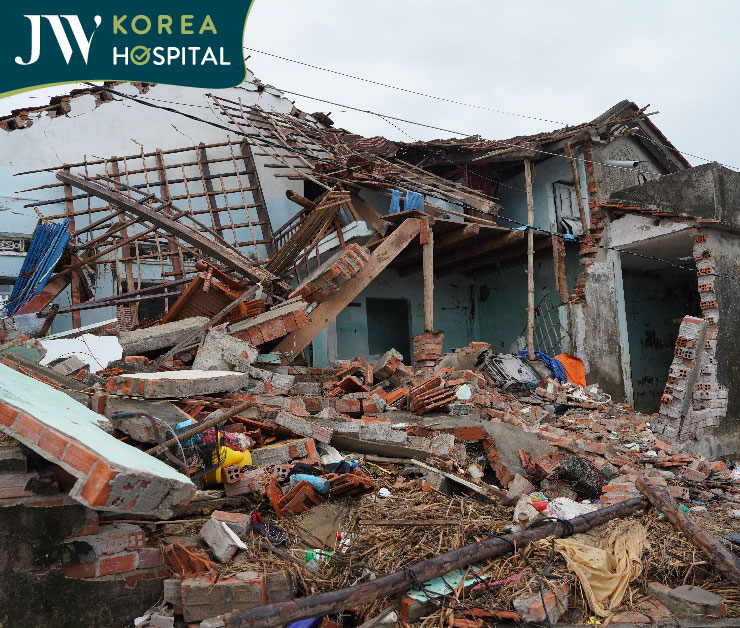 Nhà cửa của người dân ở xóm Bầu, Phú Yên tan hoang sau con lũ