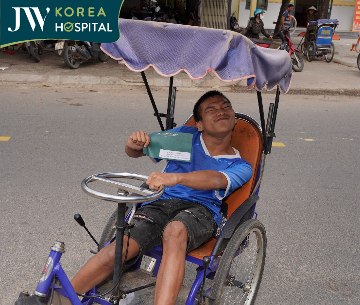 Hình ảnh người dân tội nghiệp hứng chịu thiệt hại sau bão