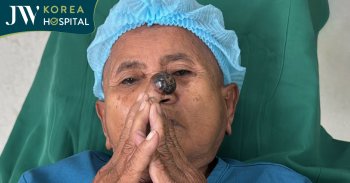 Sư bà Khơ-me 80 tuổi được bác sĩ Tú Dung cứu sống khỏi khối u ác tính ở mũi