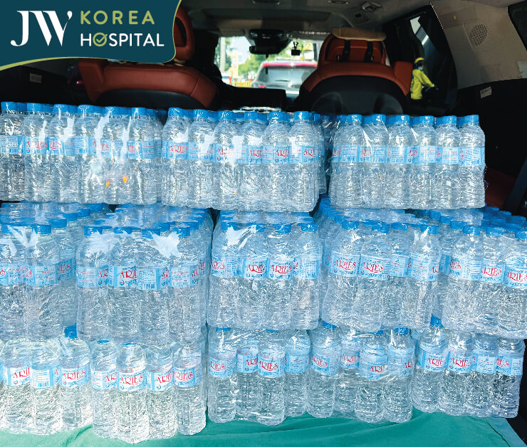 hàng trăm chai nước tinh khiết được chuẩn bị hỗ trợ Phú Yên