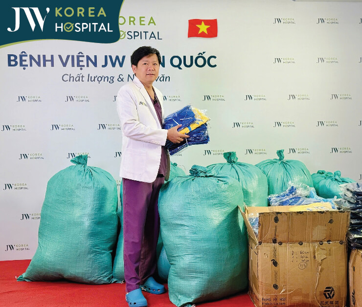 Bác sĩ Tú Dung phát động phong trào quyên góp miền Trung sau lũ