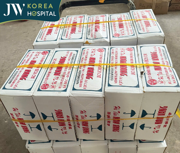 Những thùng khô lương thực được chuẩn bị cẩn thận để hỗ trợ bà con Phú Yên