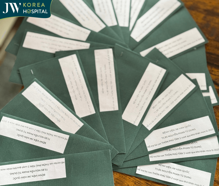 500 bao thư được bệnh viện JW chuẩn bị để trao tặng cho bà con Phú Yên sau lũ