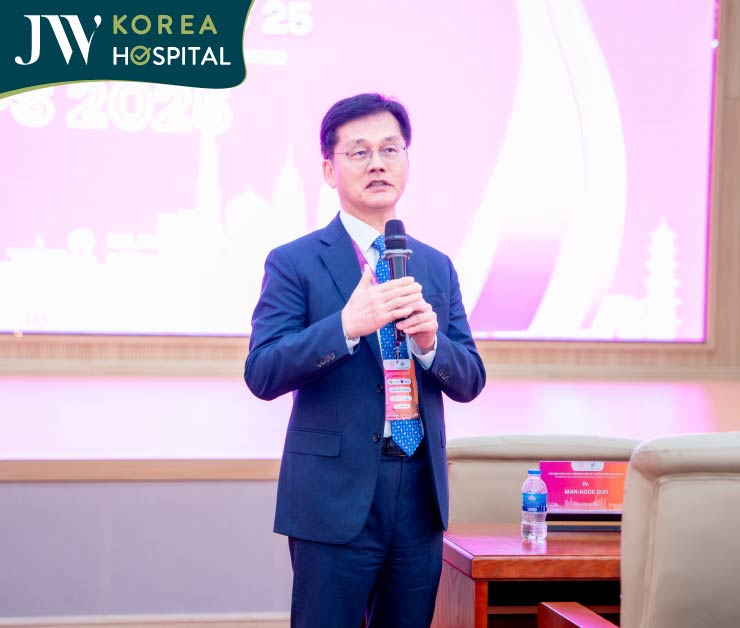 bác sĩ Man Koon Suh trở về Việt Nam đồng hành cùng bác sĩ Bệnh viện JW tại Hội nghị HSAPS 2025