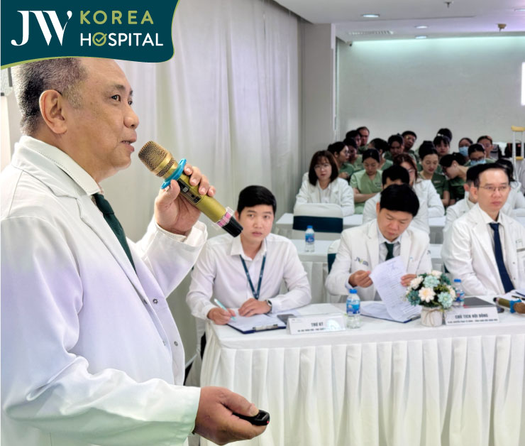 trưởng khoa Gây mê Hồi sức báo cáo đề tài nghiên cứu tại Hội nghị