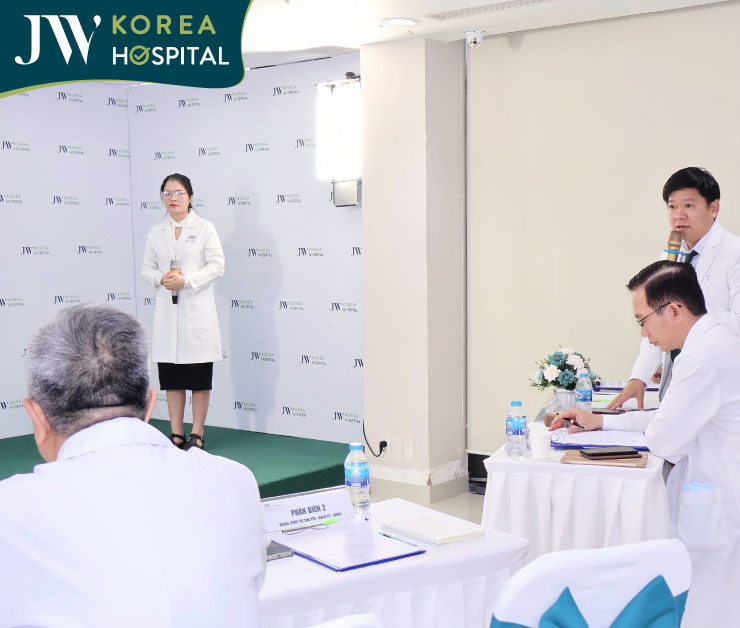 bác sĩ trẻ của khoa Gây mê Hồi sức tham gia báo cáo đề tài nghiên cứu tại Hội nghị 