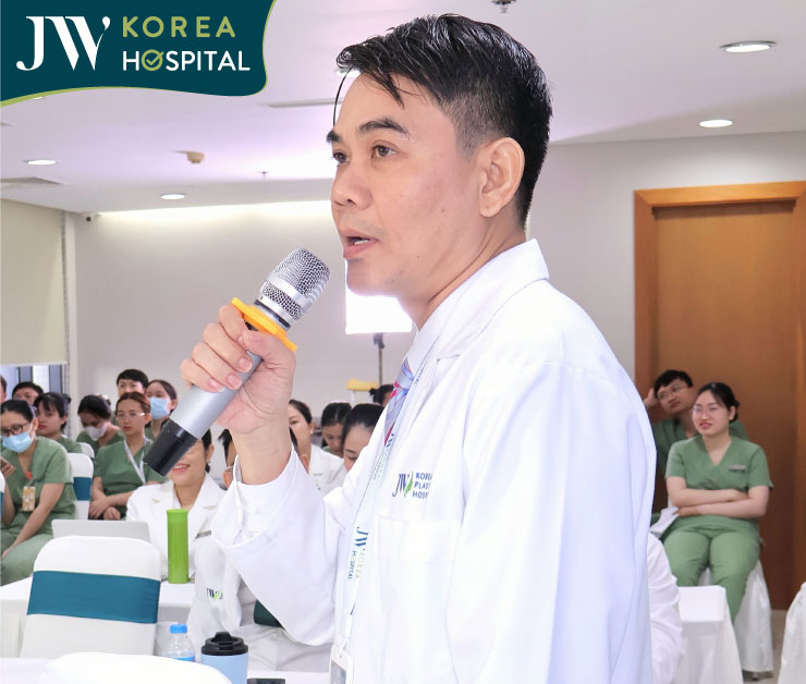 Bác sĩ khoa nội tham gia hội nghị với tư cách là báo cáo viên 