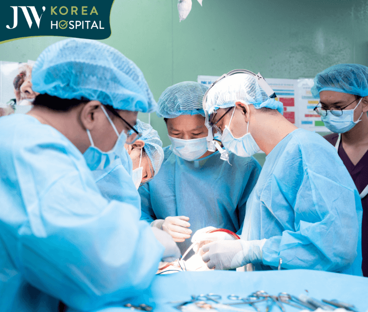 bác sĩ JW căng não khi phẫu thuật cắt u cho cụ bà 