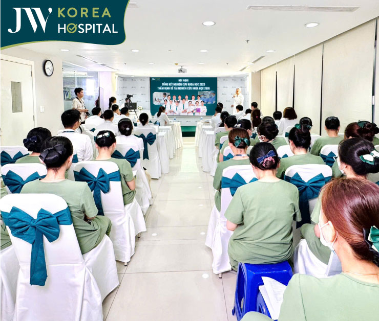 Bác sĩ, điều dưỡng và cán bộ chuyên môn tham gia hội nghị tổng kết và thẩm định đề tài nghiên cứu khoa học 