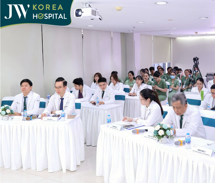 Hội nghị tổng kết và thẩm định đề tài nghiên cứu khoa học của bệnh viện JW quy tụ đầy đủ bác sĩ, điều dưỡng và cán bộ chuyên môn tham dự