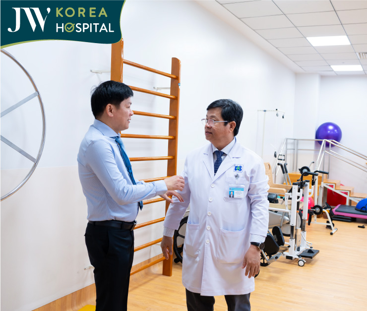 bác sĩ Tú Dung có cuộc gặp gỡ với bác sĩ bệnh viện Ung bướu TP.HCM