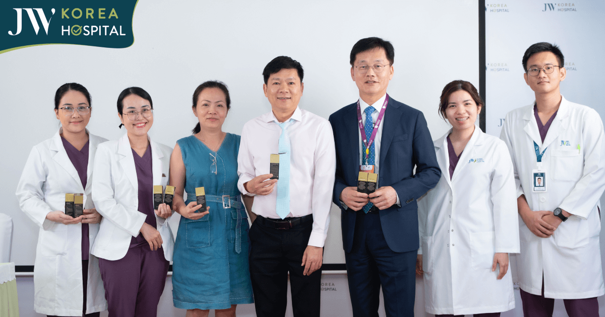 Bệnh viện JW vinh dự đón tiếp bác sĩ Man Koon Suh trở về Việt Nam