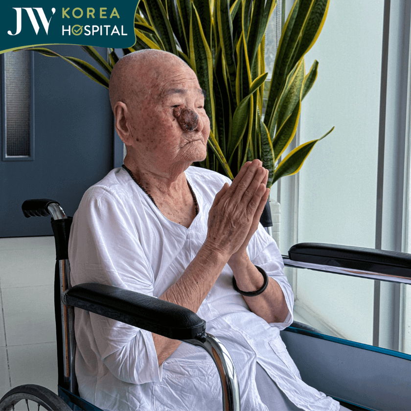 cụ bà lo lắng ảnh hưởng sức khỏe khi khối u phát triển