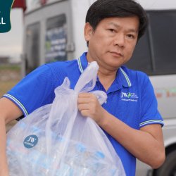 Chuyến xe thiện nguyện của Bệnh viện JW mang hơi ấm từ Sài Gòn về Phú Yên sau lũ