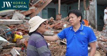 Bệnh viện JW cứu trợ Xóm Bầu – Hành trình thấu cảm sau trận lũ lịch sử tại Phú Yên