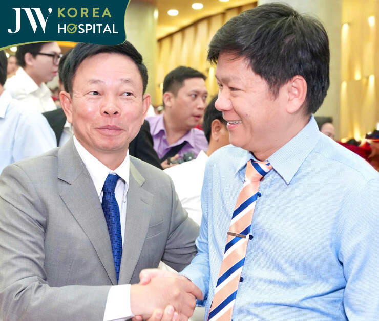 Bác sĩ Tú Dung giao lưu cùng Tổng Biên tập Báo Tiền Phong